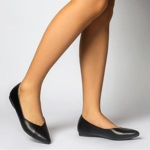 NWT Samilor flats size 7